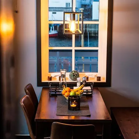 Tobiasbrygga Aparthotel Henningsvær Exterior photo